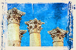  Photo of ancient columns 